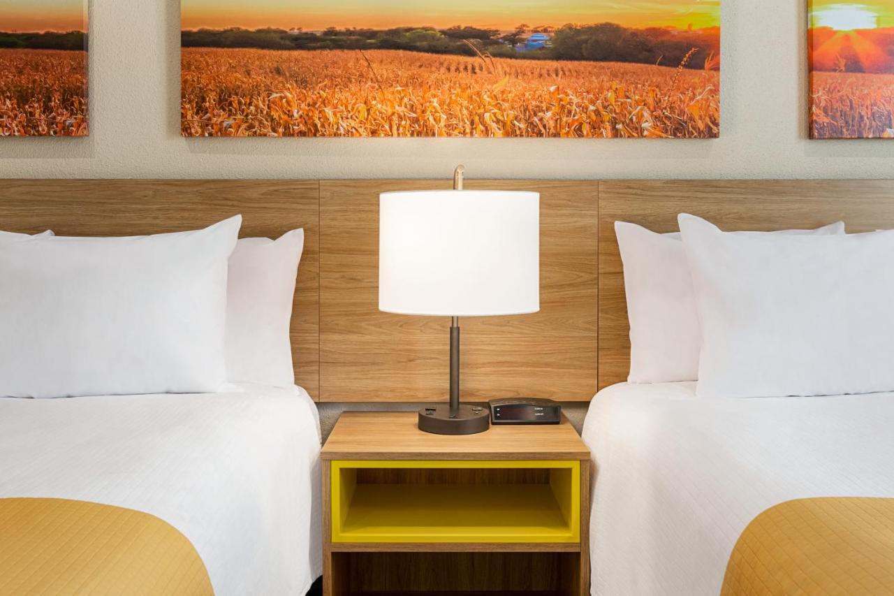 Days Inn & Suites By Wyndham Greater Томбал Экстерьер фото
