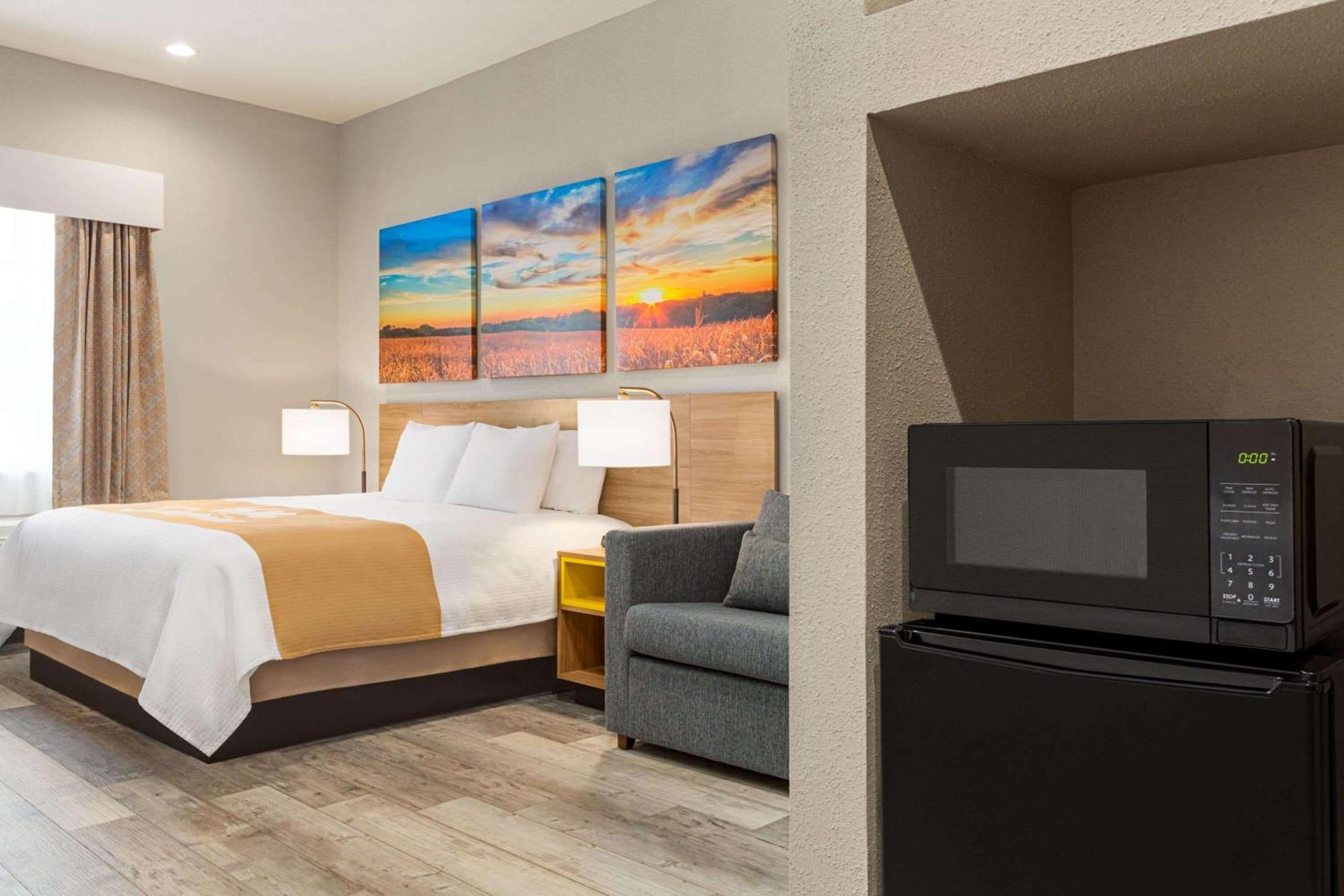 Days Inn & Suites By Wyndham Greater Томбал Экстерьер фото