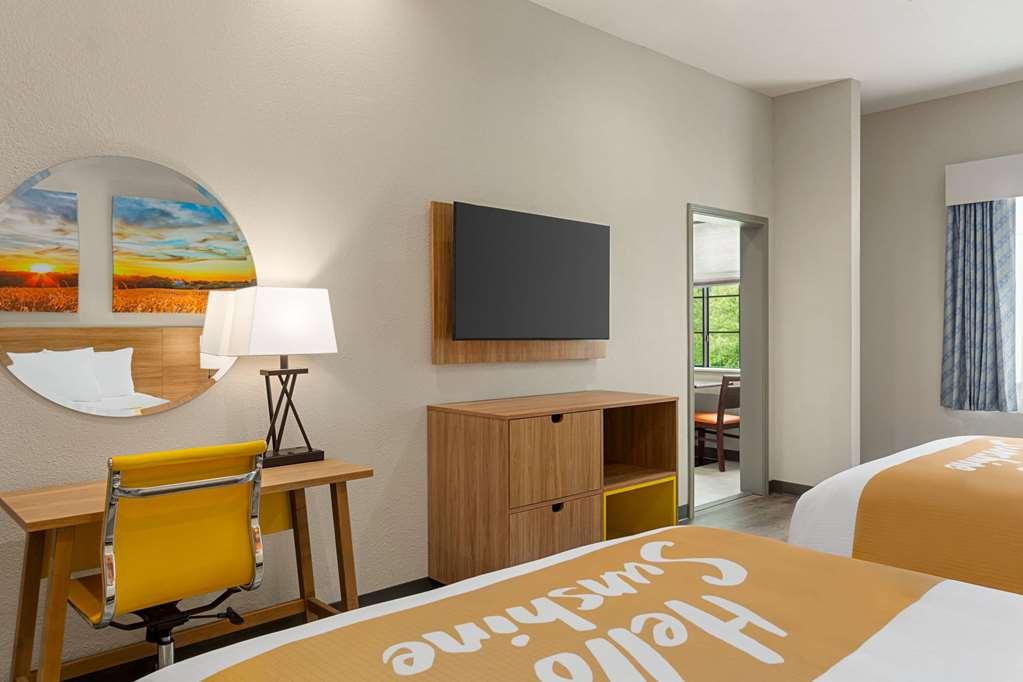 Days Inn & Suites By Wyndham Greater Томбал Номер фото